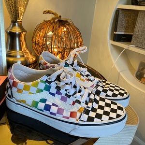 🌈 RAINBOW Vans!!! So fun! Vans 7.5, would fit 8/8.5 regular